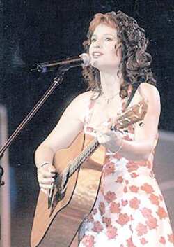 Hillbillyette Has Big Respect for Country Music