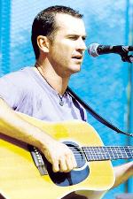 Intimate Artist Full of Hart and Soul
